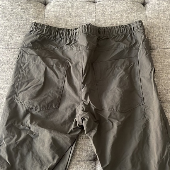 Gap lightweight grey pants. Size Medium. - Picture 3 of 4